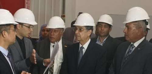 埃及電力部長(zhǎng)：加強(qiáng)輸電網(wǎng)絡(luò)